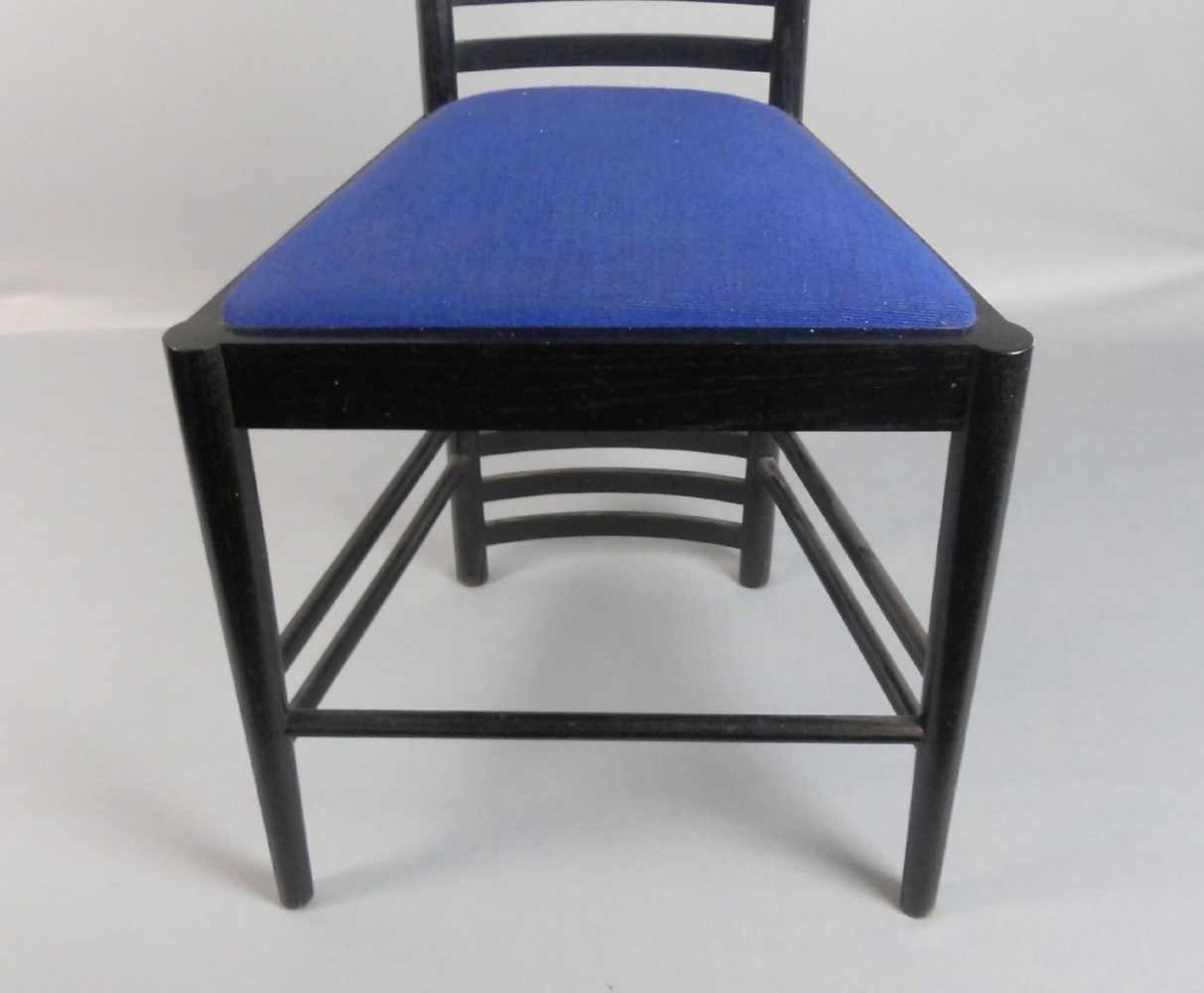 HILLHOUSE - CHAIR, Entwurf 1903 CHARLES RENNIE MACKINTOSH (Glasgow 1868-1928 London), ungemarkt, - Bild 2 aus 3