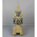 SKULPTUR: "Betender Tempeldiener", Bronze, grün patiniert und mit Vergoldungen, Südostasien, 2.
