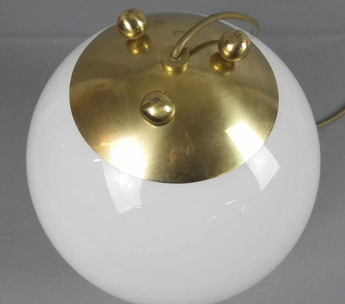 LAMPE / TISCHLAMPE in Kugelform, goldfarben gefasster Metallstand auf 3 Kugelfüßen mit - Image 3 of 3