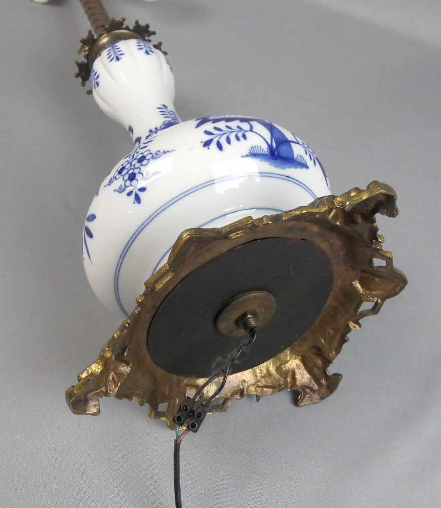 MEISSEN LAMPE / TISCHLAMPE mit Vasenfuß und Metallmonturen. Meissen-Vase in Kalebassenform als - Image 5 of 5