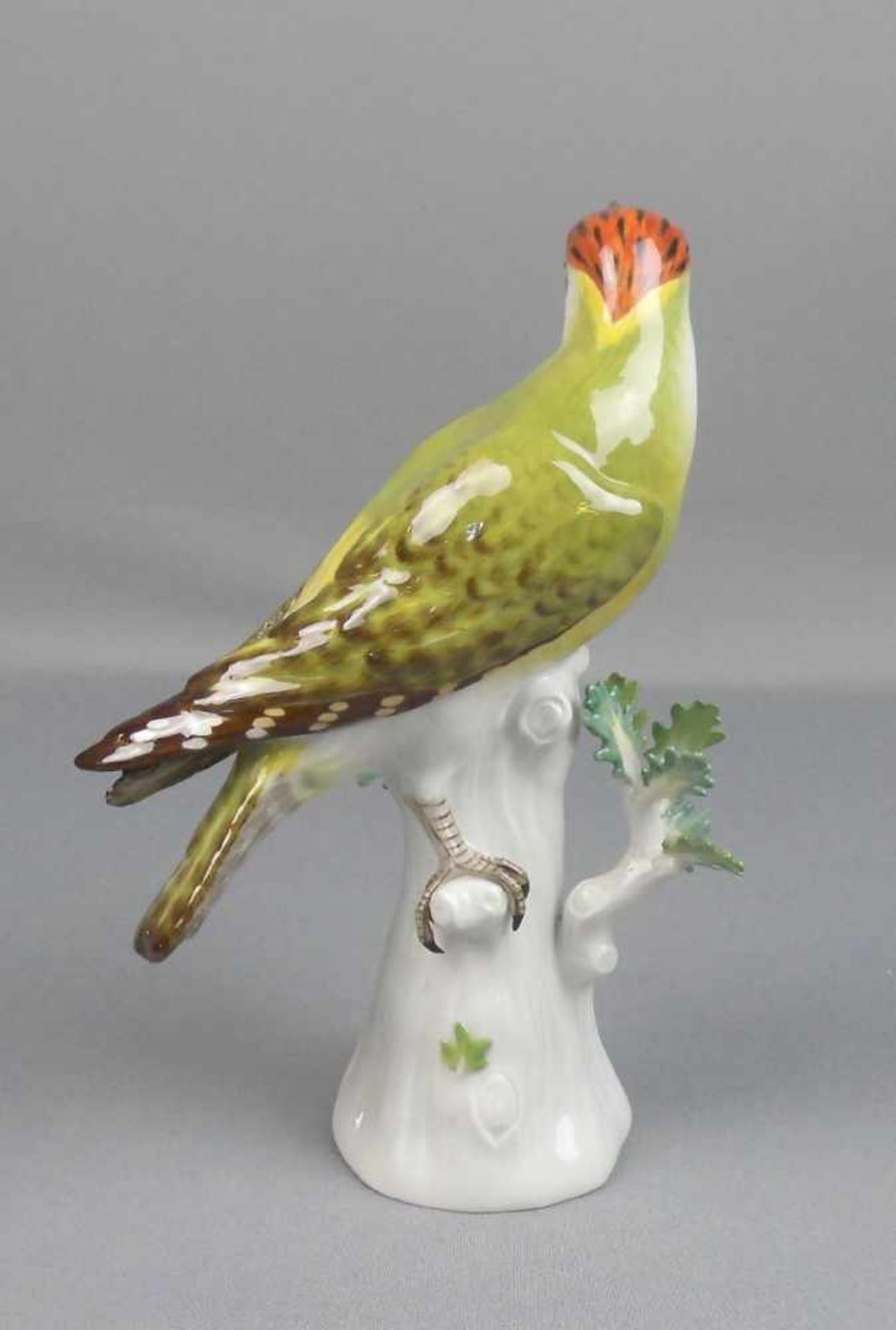 PORZELLANFIGUR "Grünspecht" / porcelain figure, Manufaktur Meissen, unterglasurblaue Schwertermarke, - Bild 4 aus 6