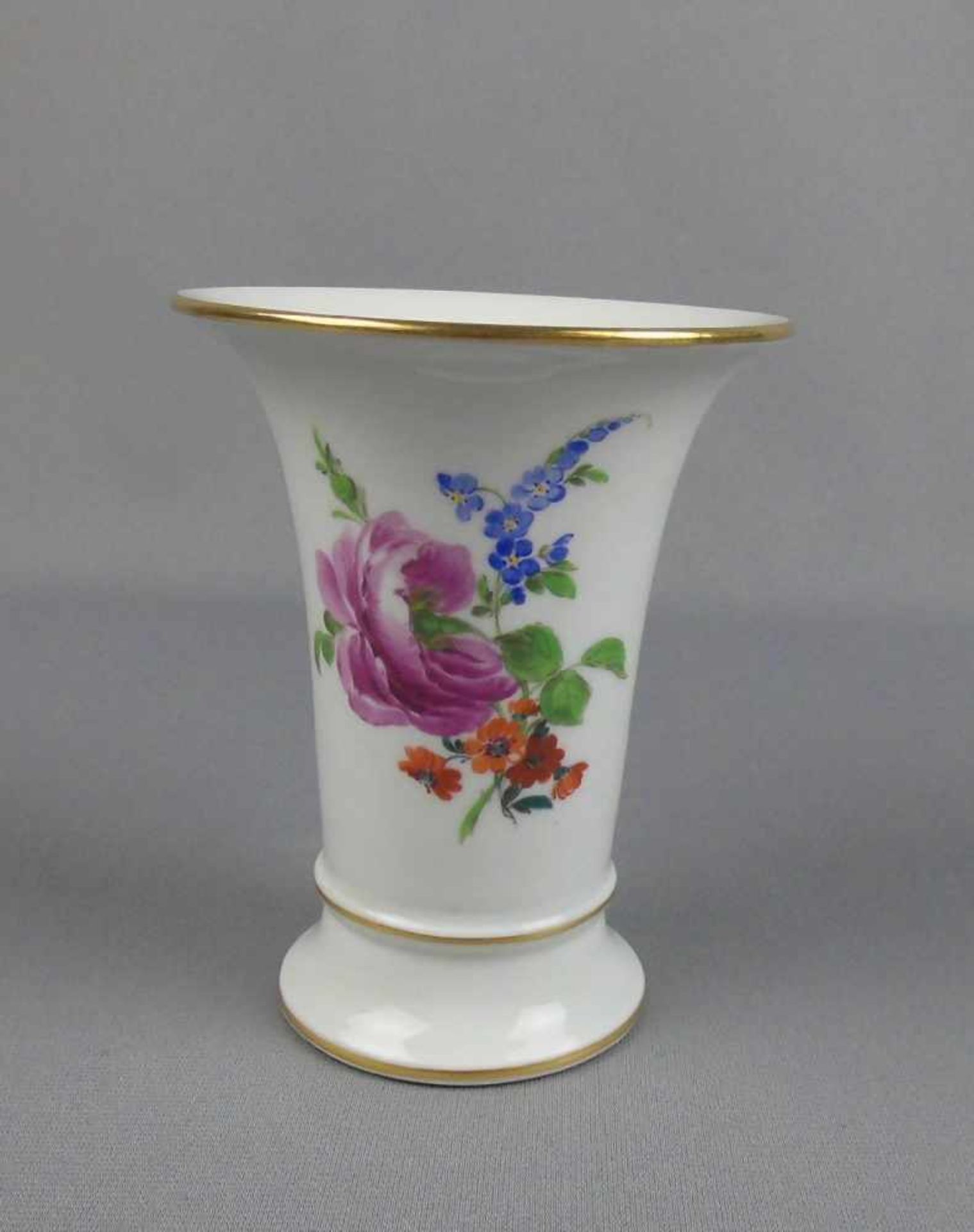 VASE, Porzellan, Manufaktur Meissen, unterglasurblaue Schwertermarke, Marke seit 1934 (1. Wahl)