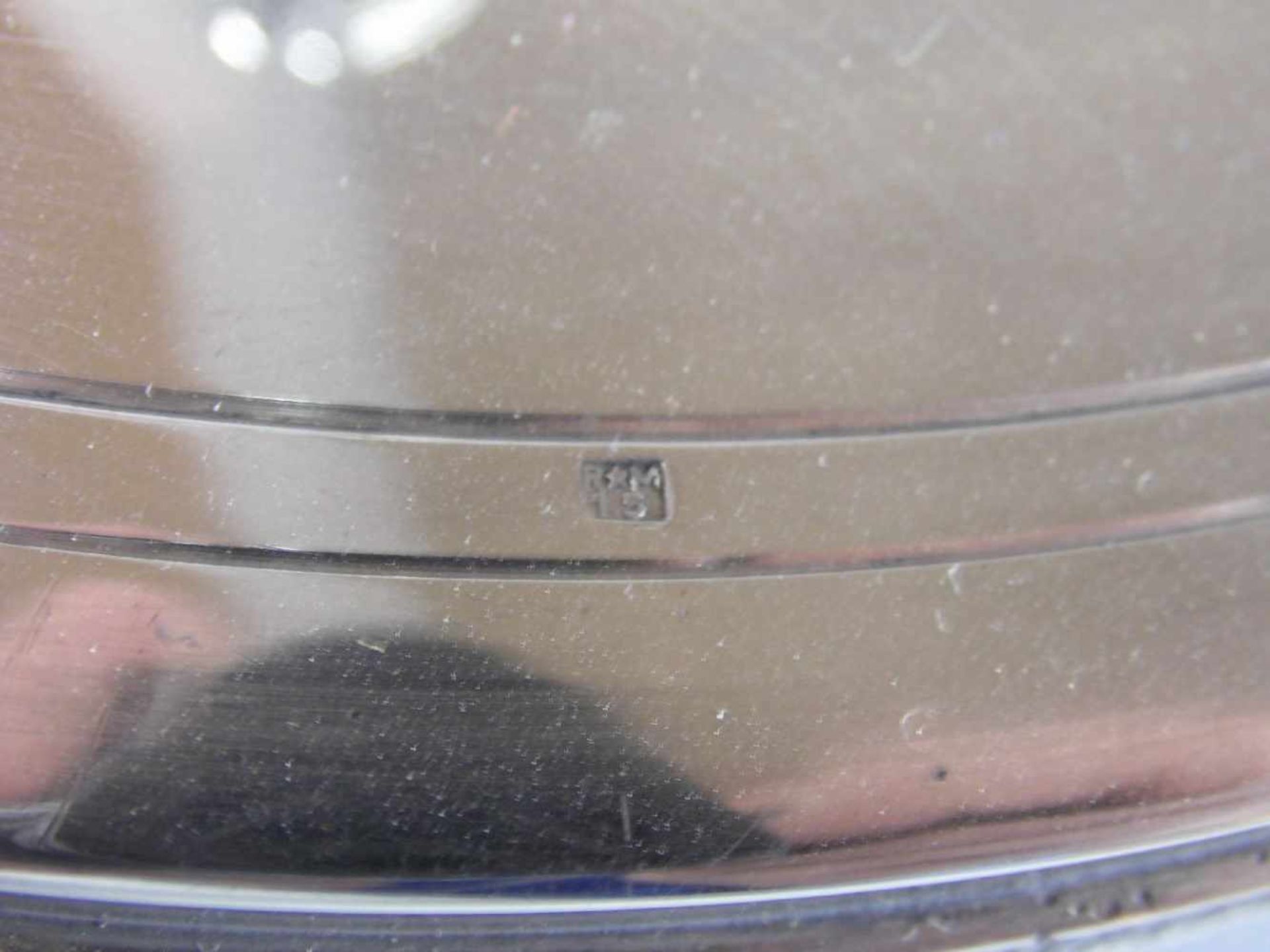 ETAGERE / ANBIETSCHALE, versilbertes Metall. Profilierte Platte auf Balusterschaft mit - Bild 2 aus 2