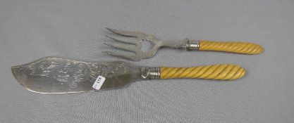 VORLEGEBESTECK / FISCHVORLEGEBESTECK / plated serving cutlery, versilbertes Metall und Horn, um