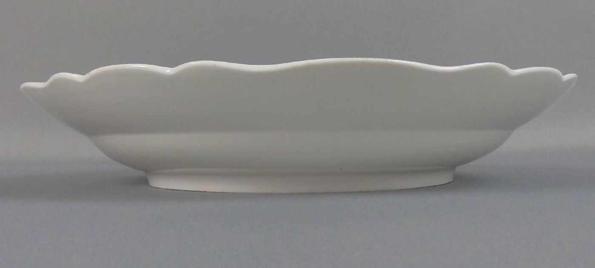 SCHALE / PLATTE / bowl, Porzellan, Manufaktur Meissen, unterglasurblaue Knaufschwertermarke, Marke - Image 2 of 3