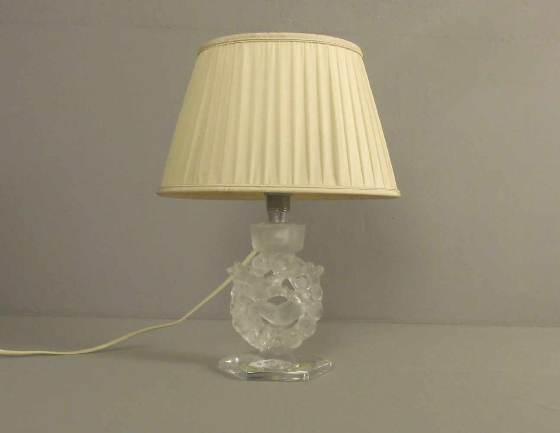 LALIQUE - TISCHLAMPE "MÉSANGES" / lalique table lamp, Kristallglas, 2. H. 20. Jh., partiell