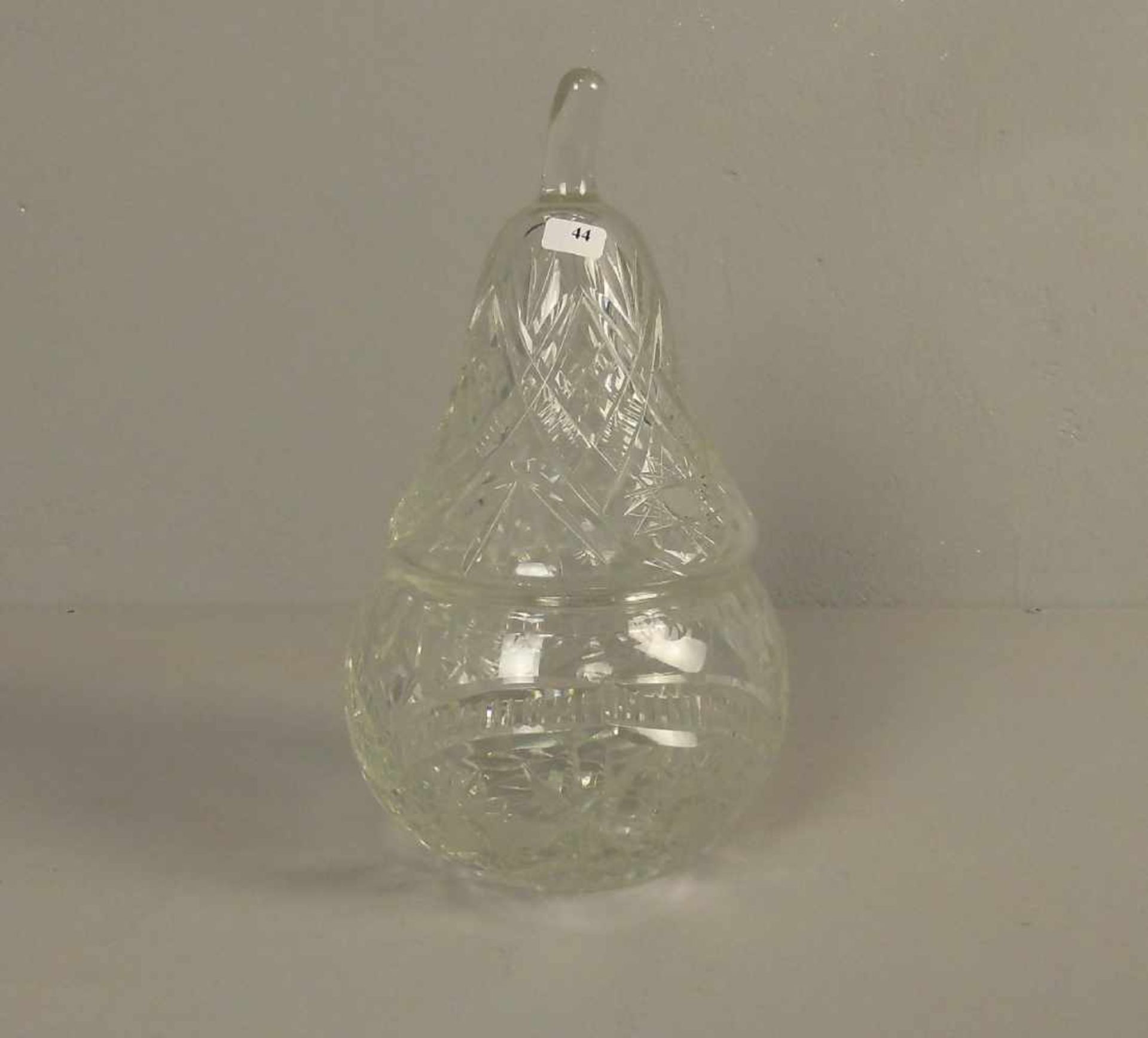 BONBONNIERE IN BIRNENFORM / DECKELDOSE / glas box, Bleikristall, 20. Jh.; Deckeldose in Form einer