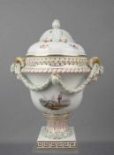 MEISSEN POTPOURRI - VASE / DECKELVASE MIT GIRLANDEN UND MASKARONEN, Porzellan, Manufaktur Meissen,