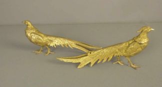 PAAR FASANE / jagdlicher Tafelaufsatz, England, um 1900; goldfarbenes Metall, naturalistisch