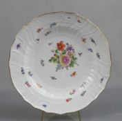 TELLER, Porzellan, Manufaktur Meissen, unterglasurblaue Knaufschwertermarke, Marke 1814-1860.