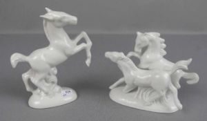 PAAR PORZELLANFIGUREN / porcelainfigures "Galoppierende Fohlen" und "Aufsteigendes Pferd",