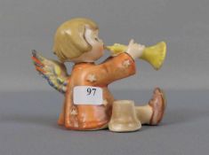 HUMMEL - FIGUR: "Engel mit Trompete und Kerzenhalter", Porzellan, Manufaktur Goebel, Rödental, Marke
