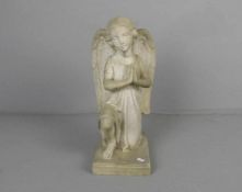DAL TORRIONE, LORENZO (20. Jh.), Skulptur / sculpure: "Engel", Steinguss, auf der Plinthe vertieft