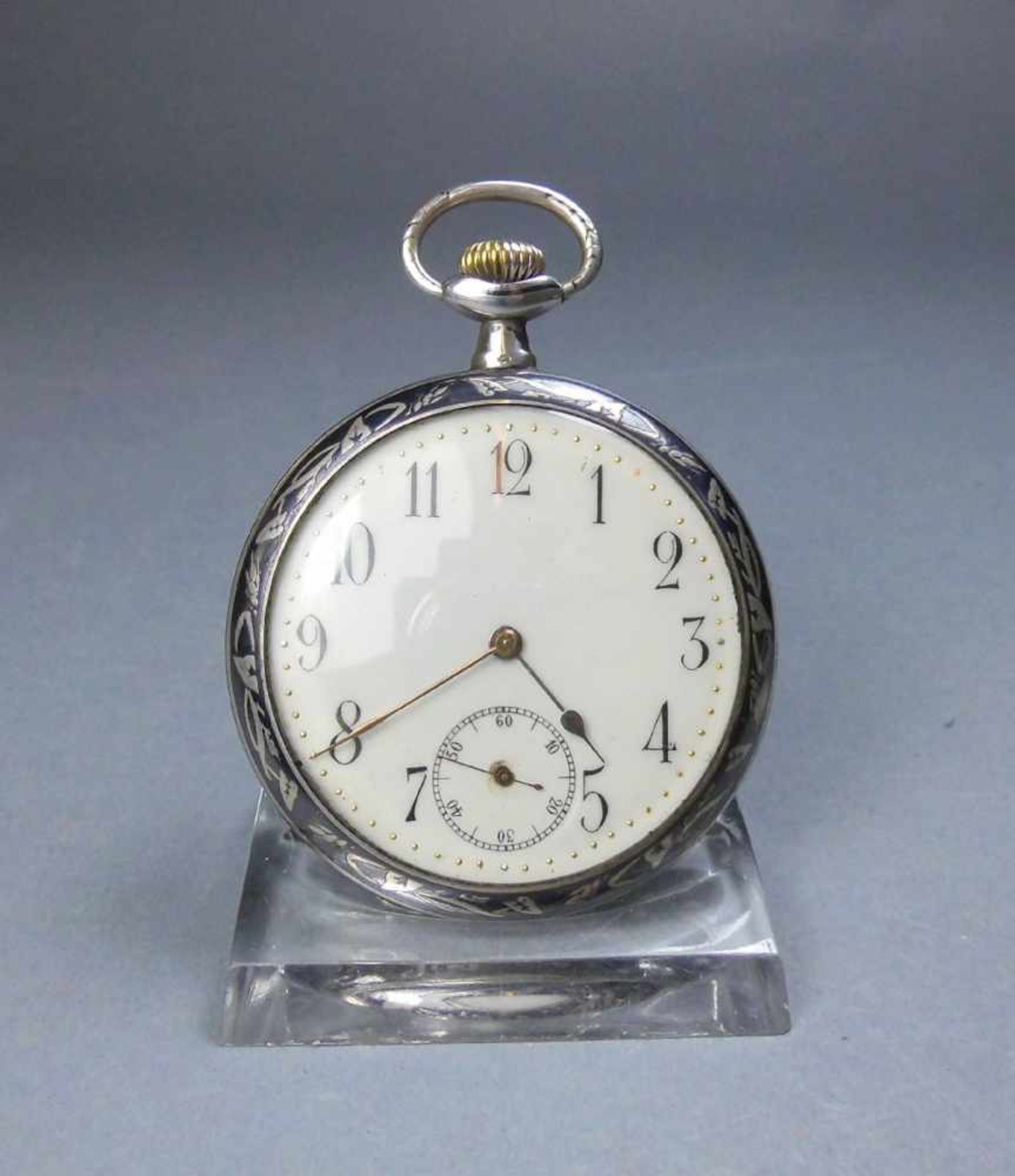 TASCHENUHR MIT NIELLO-GEHÄUSE / niello open face pocket watch, Art Déco, Schweiz, Handaufzug.