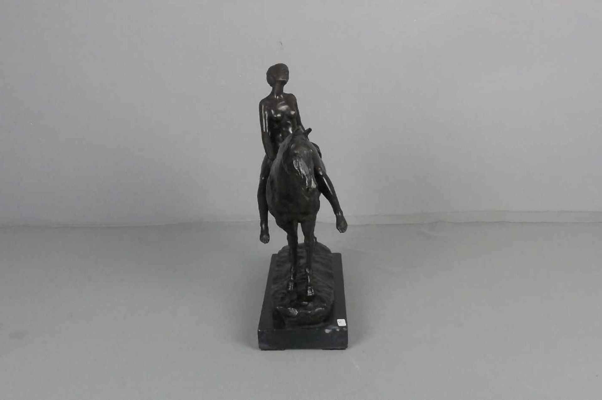 RUBIN (Bildhauer des 20. Jh.), Skulptur / sculpture: "Reitende Amazone", Bronze auf Marmorpostament, - Bild 4 aus 4