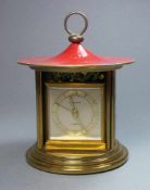 KLEINE EUROPA REISEUHR / WECKER in Art eines chinoisen Miniatur-Pavillons / alarm clock, 20. Jh.,