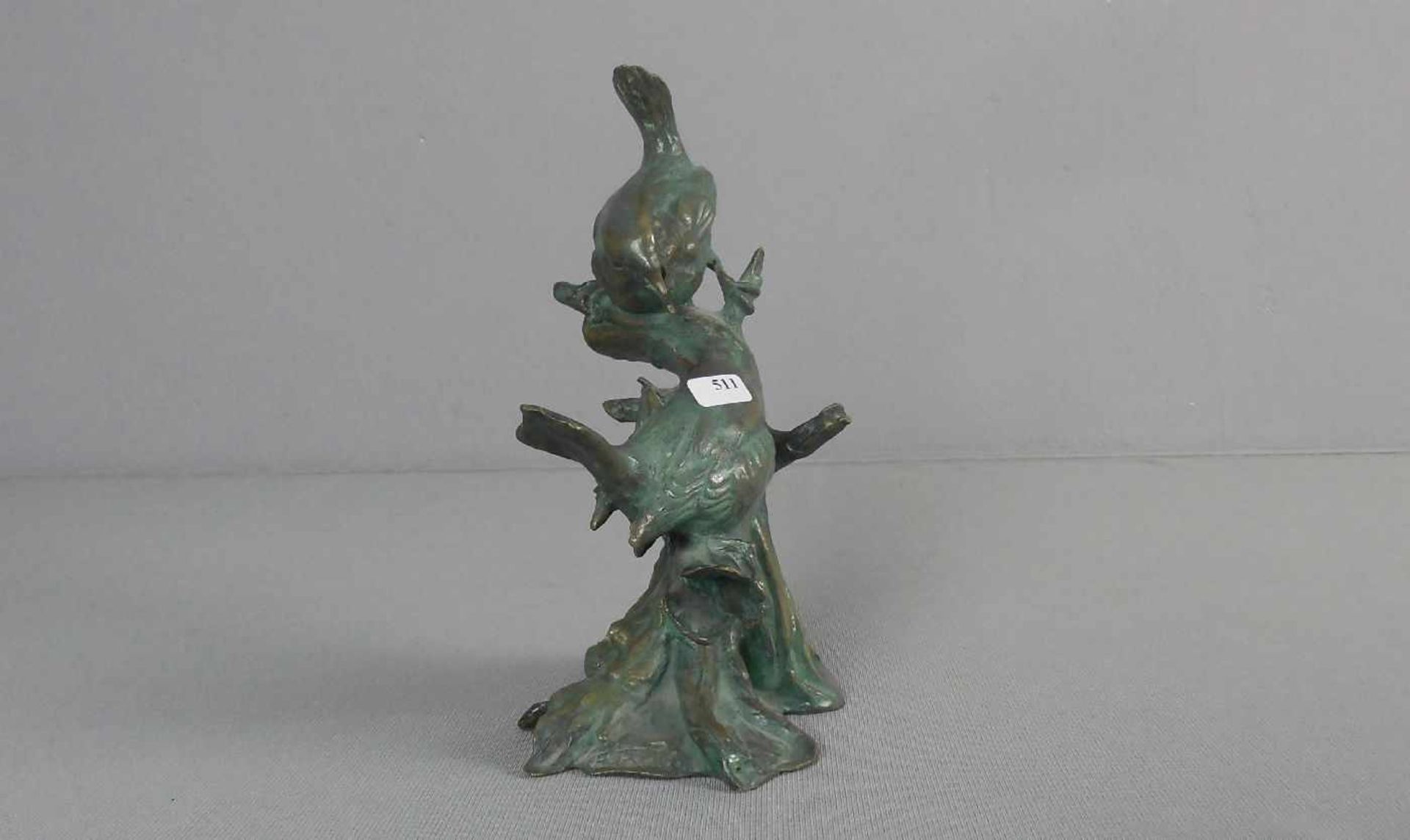 ANONYMUS (Bildhauer des 20./21. Jh.), Skulptur: "Vogelpaar auf Ast", unleserlich monogrammiert (" - Bild 3 aus 4