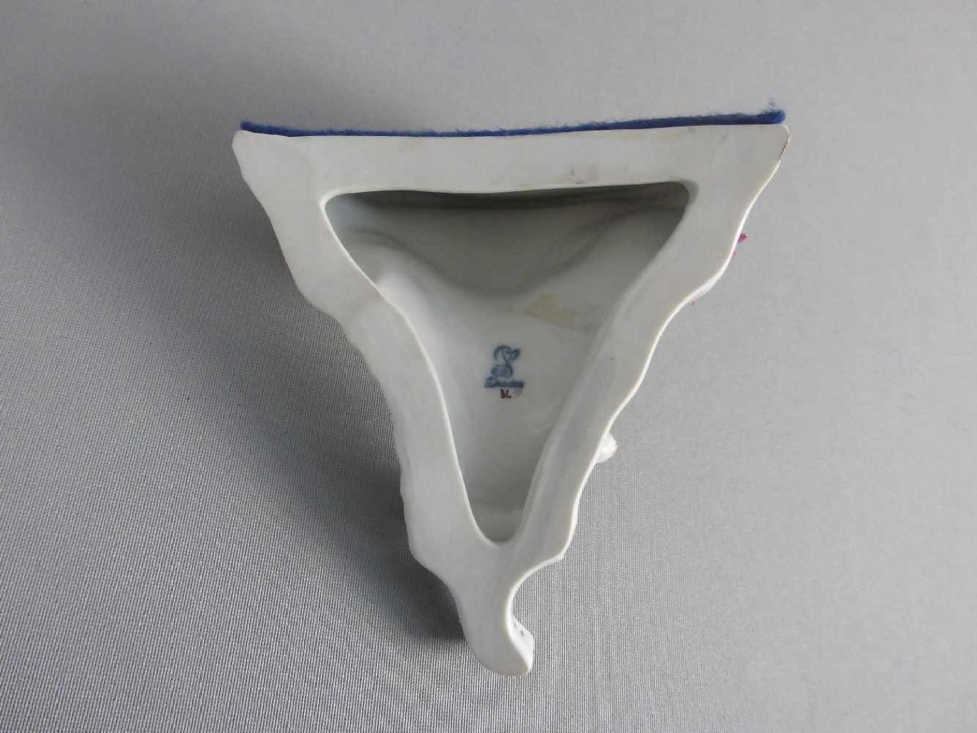 KONSOLE, Porzellan, 20. Jh., unterglasurblaue Manufakturmarke, Sächsische Porzellan-Manufaktur - Bild 4 aus 4