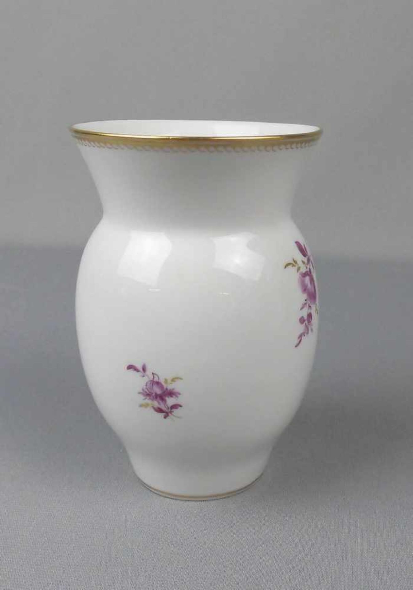 VASE, Porzellan, Manufaktur Meissen, unterglasurblaue Schwertermarke, Marke seit 1934 (1. Wahl) - Bild 2 aus 4