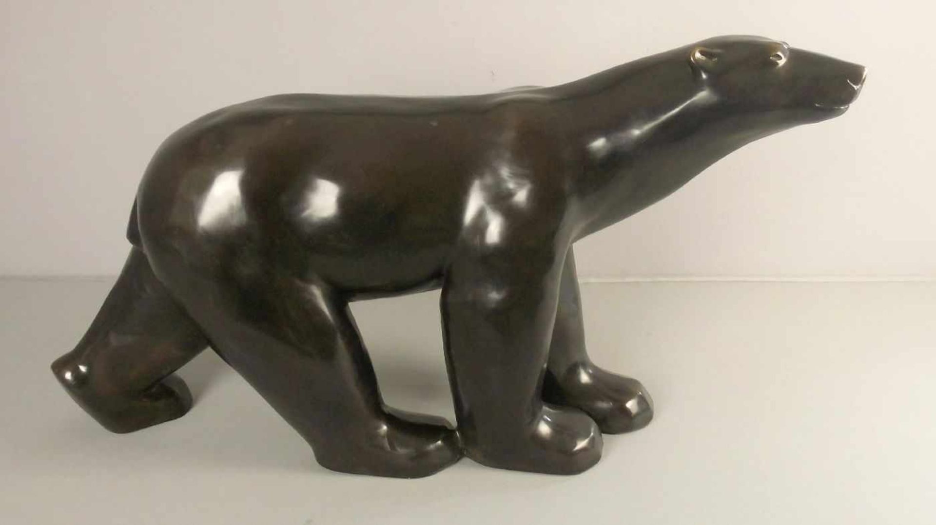 nach POMPON, FRANCOIS (1855 Saulieu - 1933 Paris) Skulptur / sculpture: "Eisbär", Bronze,