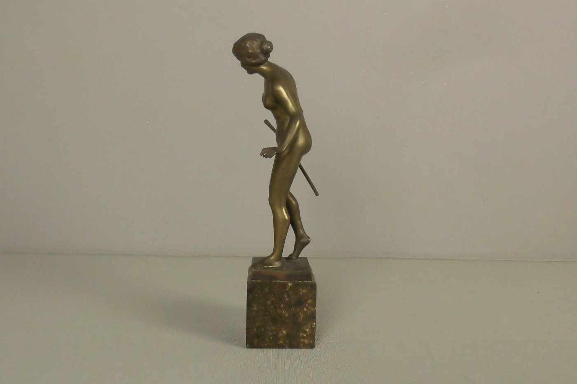 KECK, HANS (deutscher Bildhauer, 19./20. Jh.), Skulptur / sculpture: "Diana", , um 1920, Bronze - Bild 2 aus 5