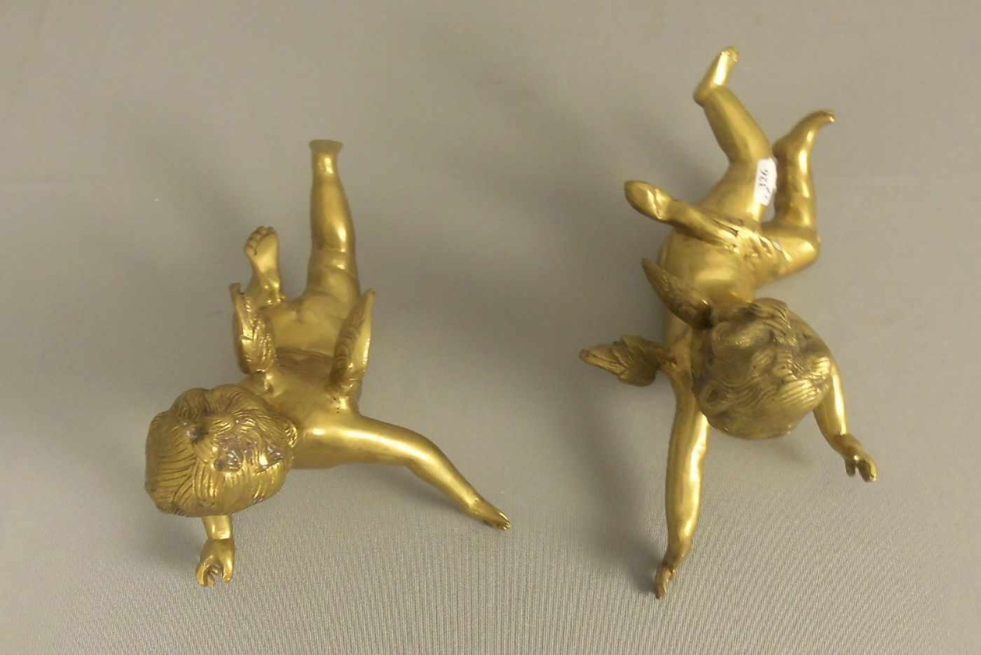 PAAR SKULPTUREN / two angel sculptures: "Engel", 20. Jh., Bronze-Gelbguss. Als Paar gearbeitete - Bild 2 aus 4