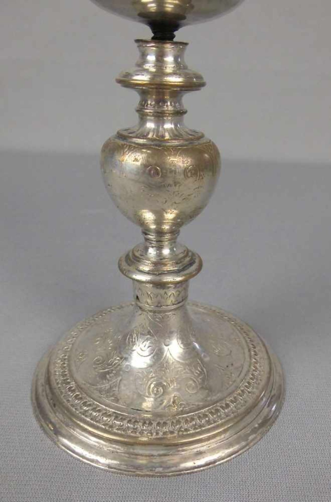 BAROCKES ZIBORIUM von 1647 / MESSKELCH / ABENDMAHLSKELCH / silver chalice, Silber (430 g), auf der - Bild 3 aus 8