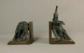 LOPEZ, MIGUEL FERNANDO (auch "Milo", geb. 1955 in Lissabon), Paar figurale Buchstützen: "Elefanten",