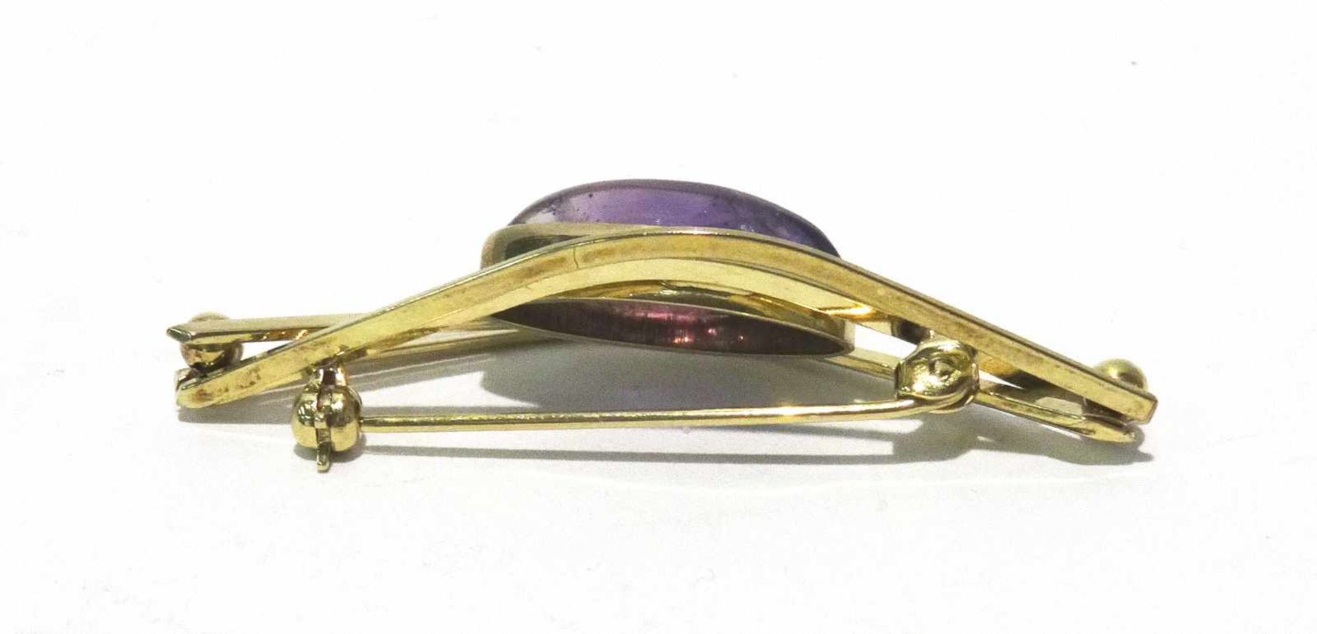 333 Gold Nadel / Brosche mit Amethystcabochon 16,5 x 6,5 mm, sehr schöne Farbe, Länge ges. ca. 4, - Bild 2 aus 2