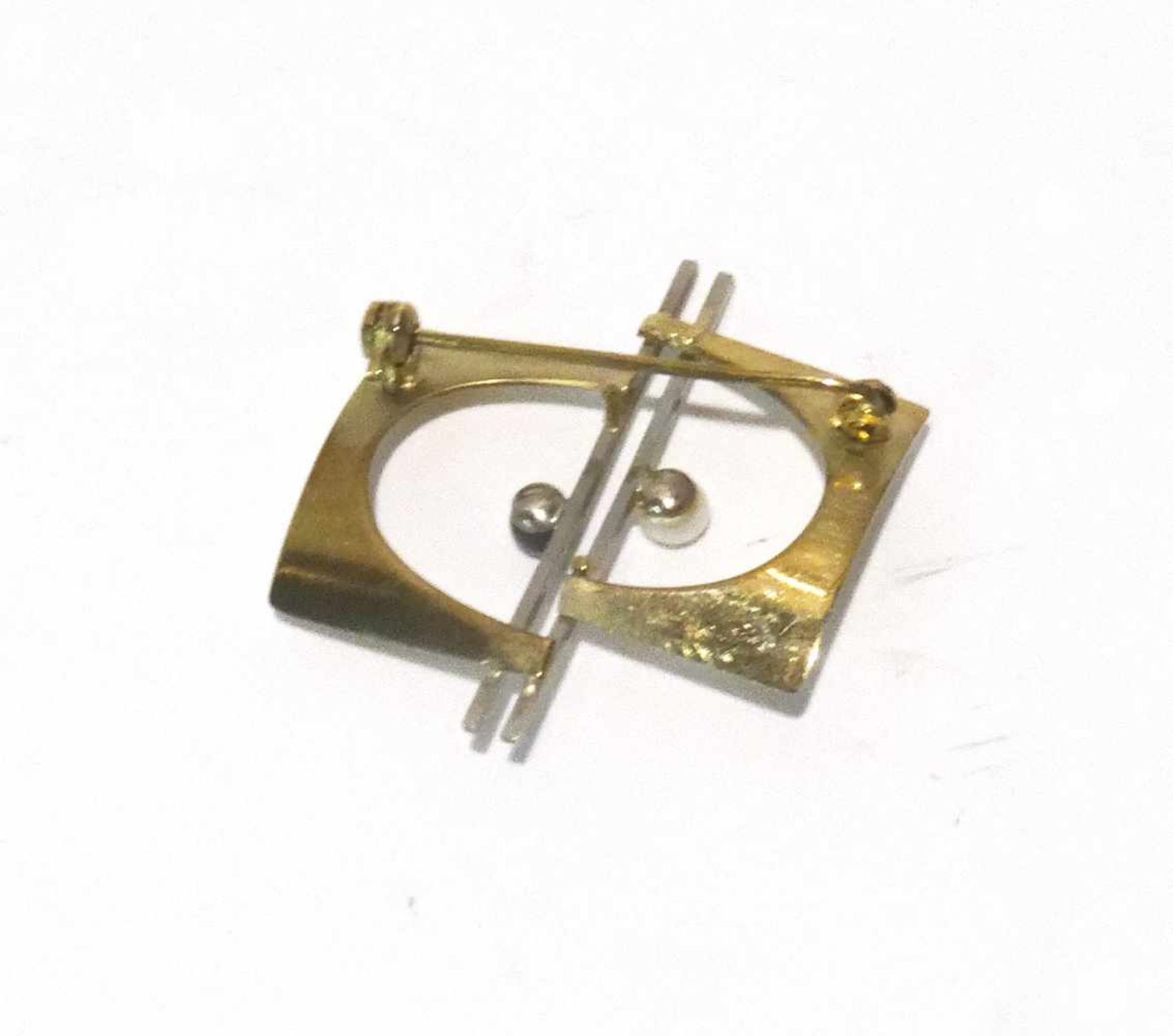 333 Gold Brosche / Nadel 2-farbig mit 2 Perlen besetzt, ca. 3 x 3cm, Gewicht ges. ca. 2,7g - Bild 2 aus 2