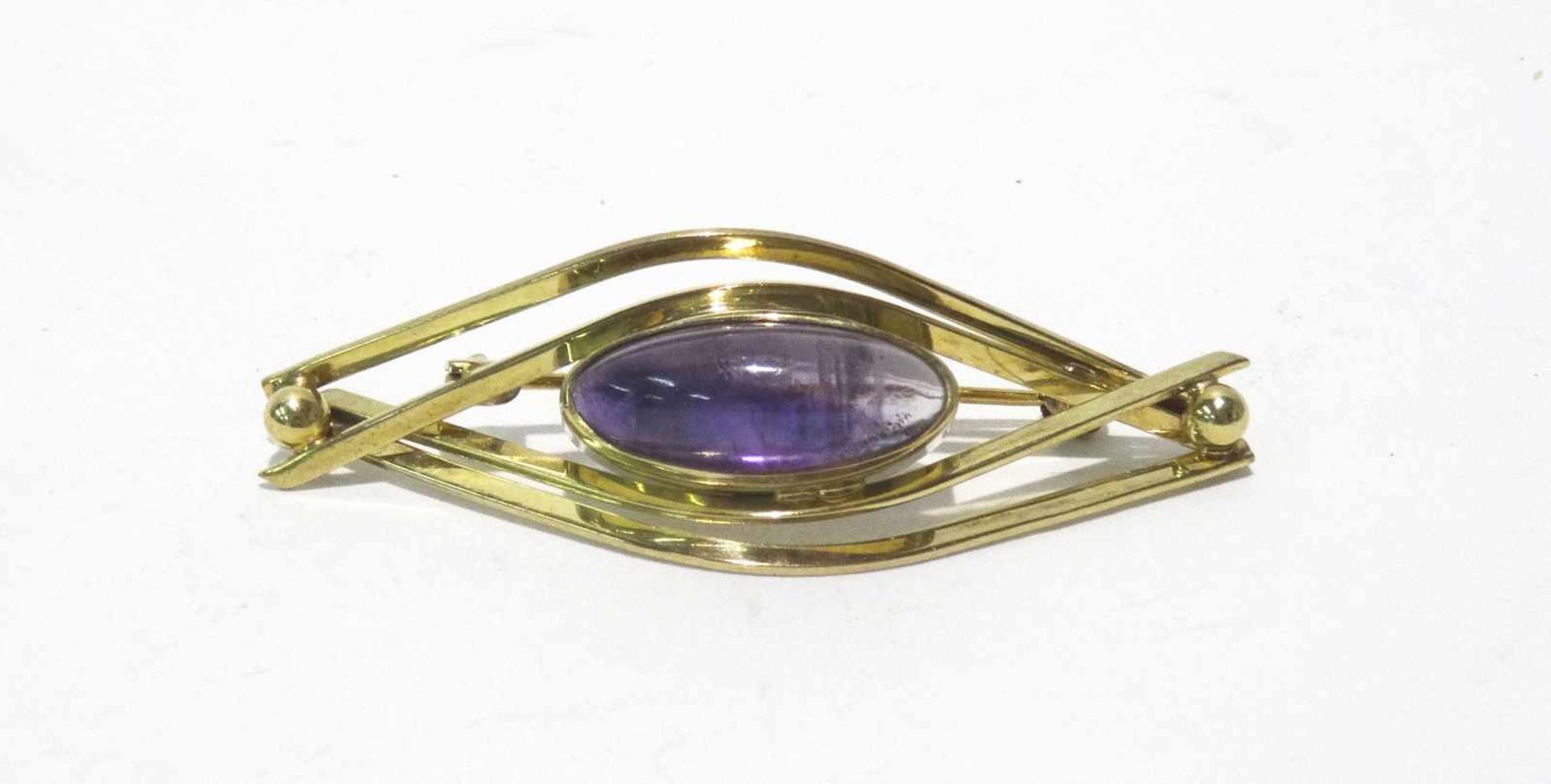 333 Gold Nadel / Brosche mit Amethystcabochon 16,5 x 6,5 mm, sehr schöne Farbe, Länge ges. ca. 4,