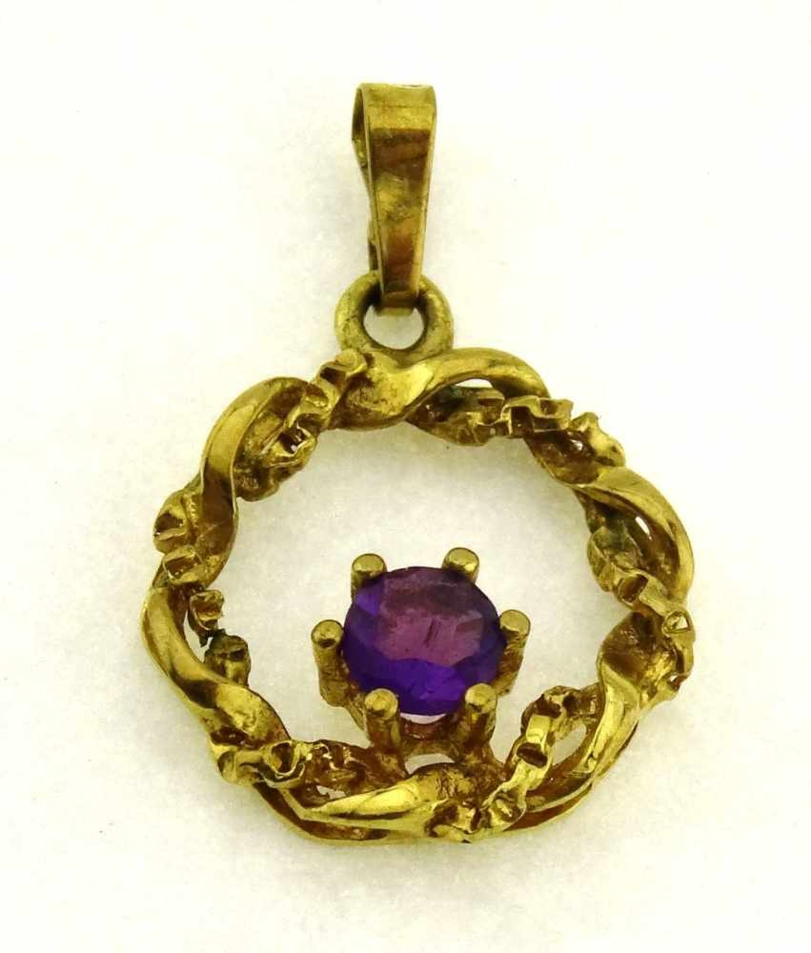 333 Goldanhänger mit Amethyst in Krappenfassung, ca. 4mm, Länge des Anhägers über Schlaufe ca. 21mm,