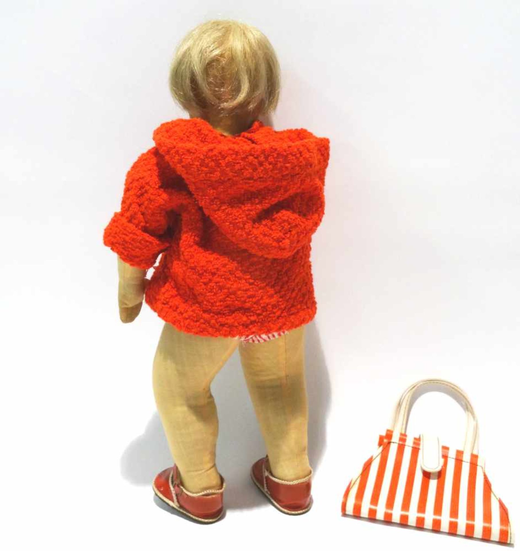 Krahmer Puppe mit Holzkopf aus der Zeit um 1960. Die Puppe hat entsprechend Echthaar und Original - Image 2 of 2