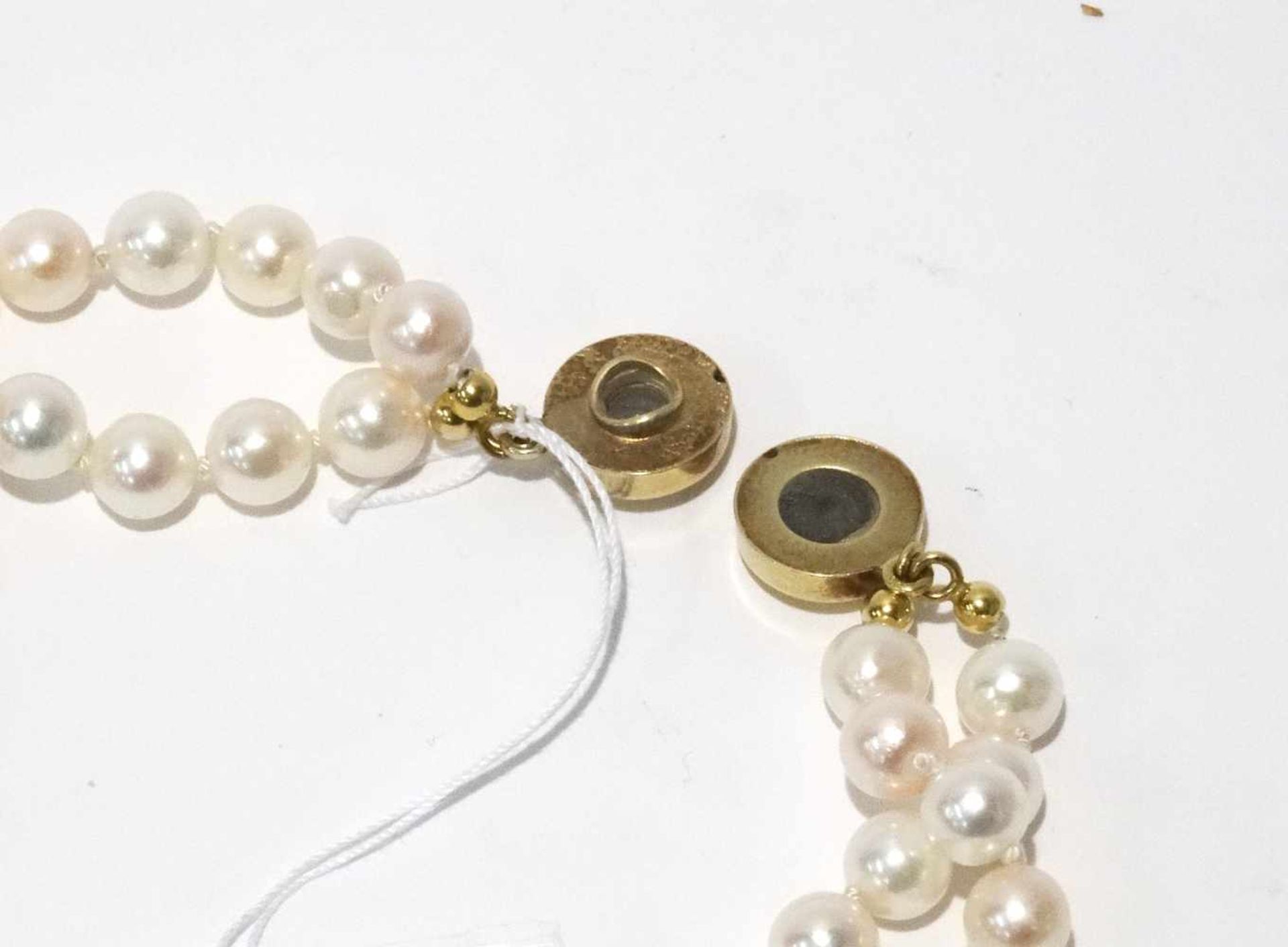 Zuchtperlenkette 2 reihig mit Perlen Durchmesser ca. 6mm, Farbe weiß bis rose, sehr feines Lüster, - Image 2 of 3