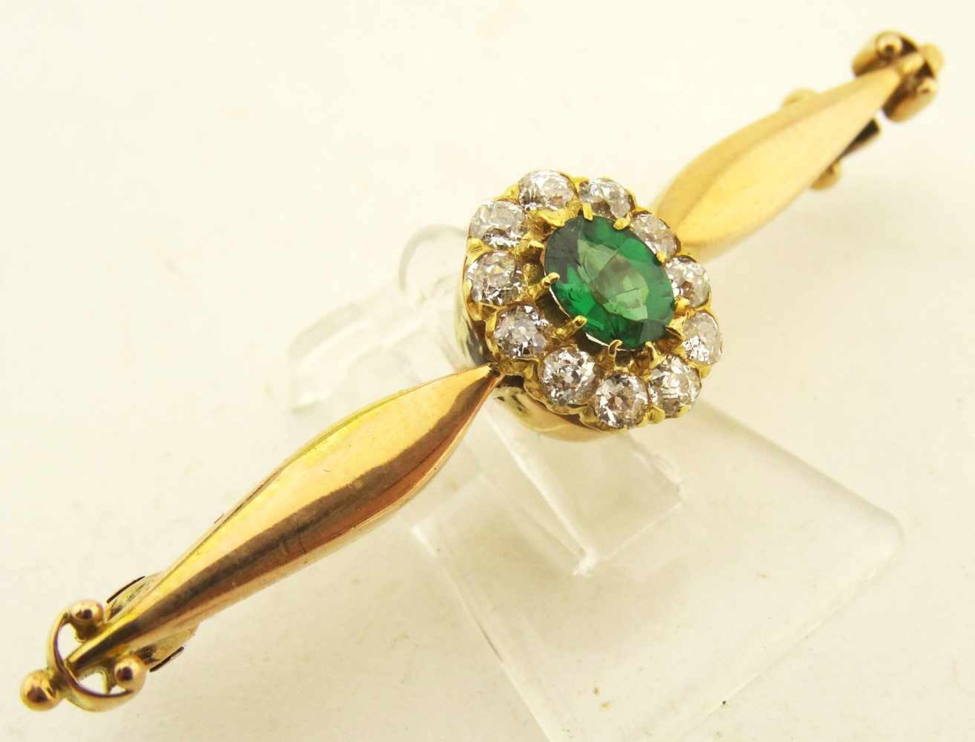 Nadel Diamant und wohl Smaragd 585 Gold ges. Länge 47mm, Diamanten zus. ca. 0,22ct., der grüne Stein - Bild 2 aus 3