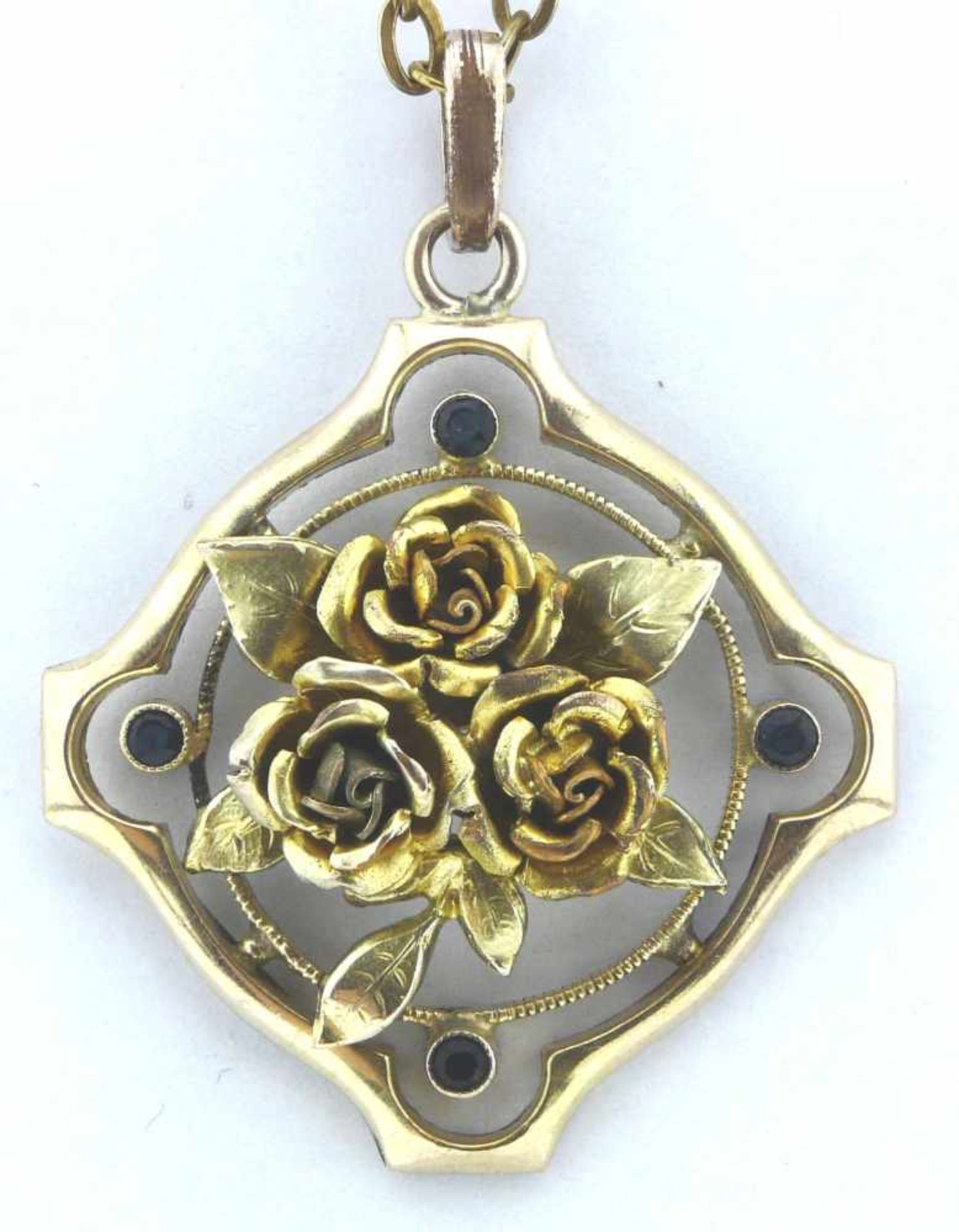 Jugendstil dbl. Anhänger mit Kette sehr schöner Jugendstilanhänger mit 3 Rosen Motiven und 4 Safiren