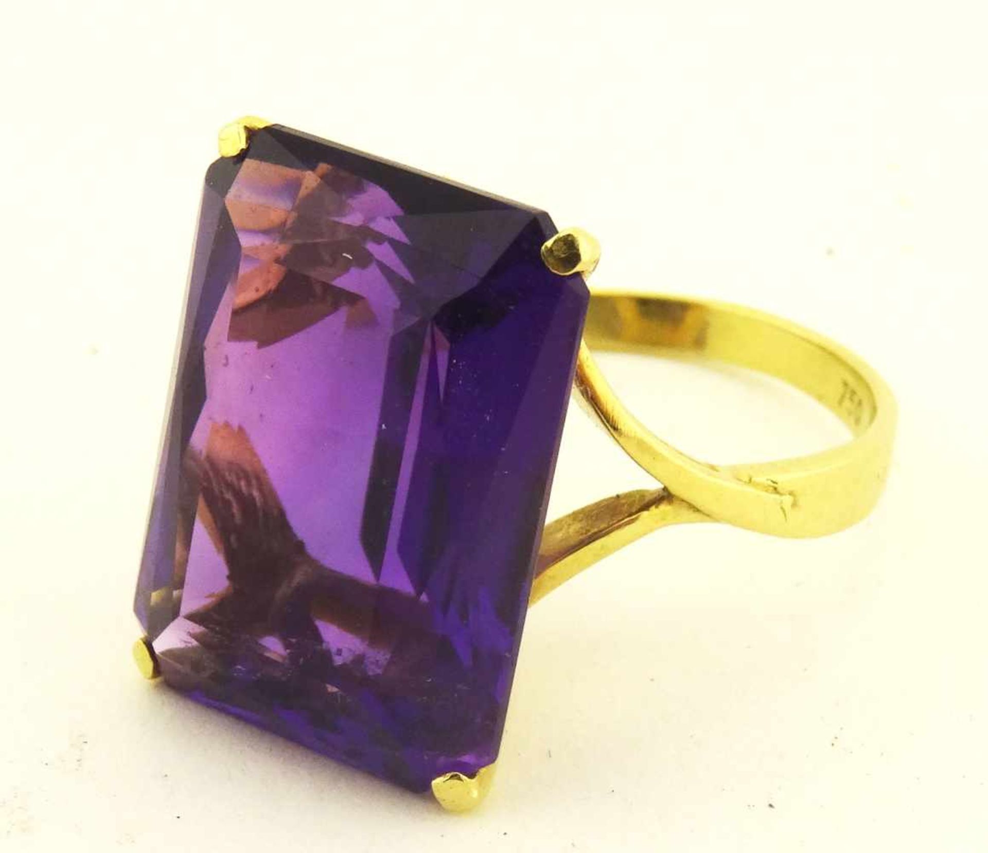 Damenring Amethyst 750 Gold mit einem schönen Amethyst ca. 19x14 mm, achteckig geschliffen, RG 60,