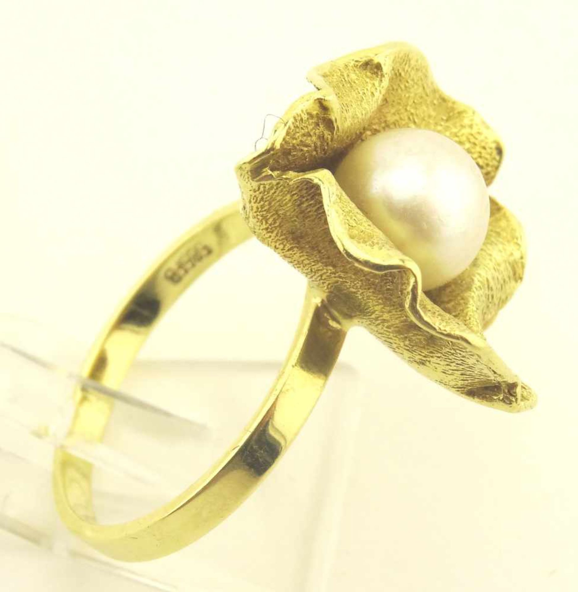 Damenring 585 Gold finnische Linie mit Akoya Perle, Durchmesser ca. 7,5mm weiß, ges. Gewicht ca. 6, - Bild 3 aus 3