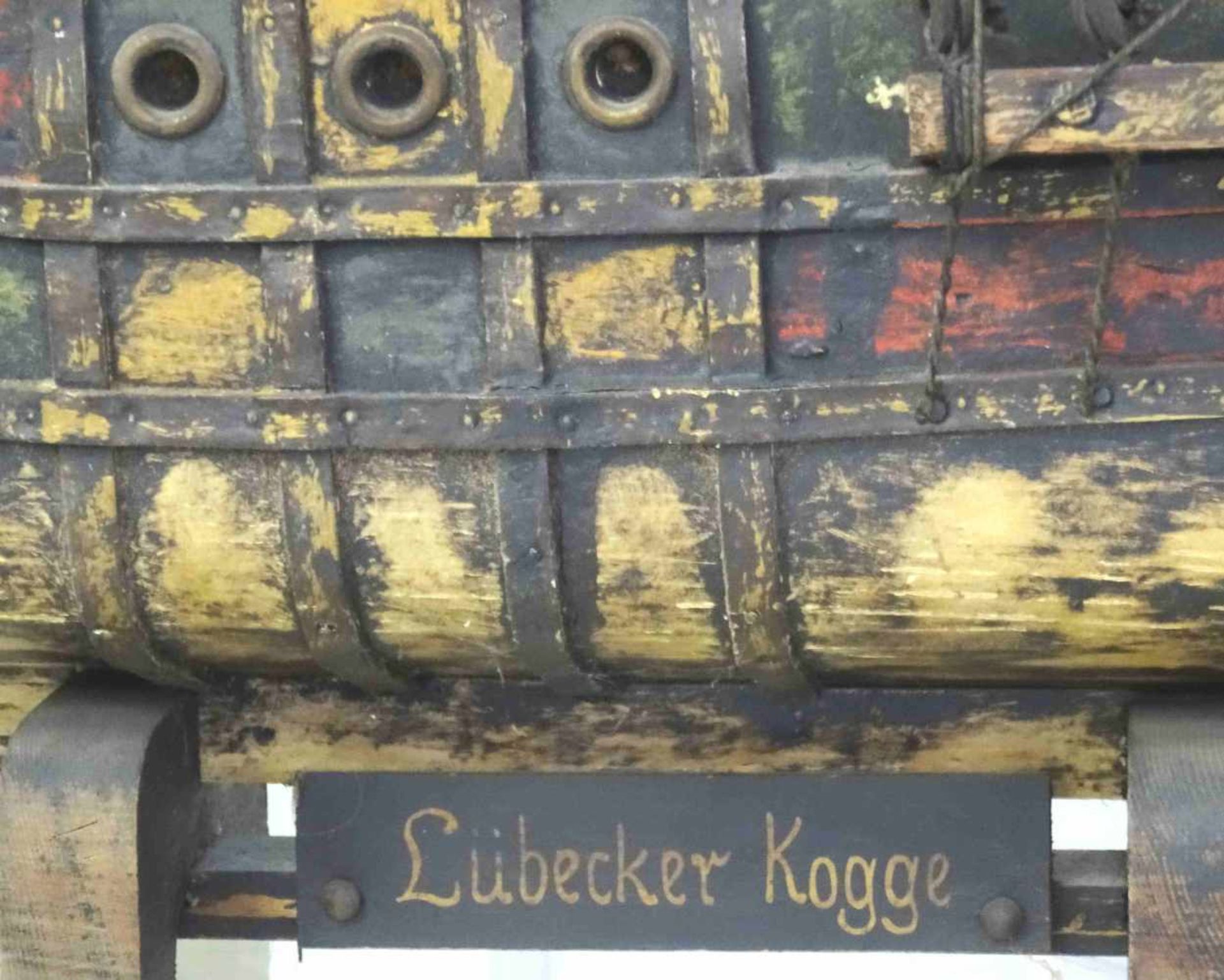 Lübecker Kogge historischer Nachbau, sehr aufwendig in Holz mit Ledersegel, Maße 70x62x32 BxHxT - Bild 2 aus 4