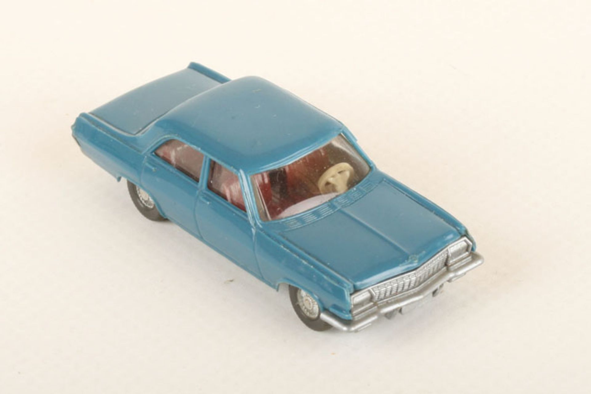 Wiking Opel Admiral azurblau 112/1d, neuwertig