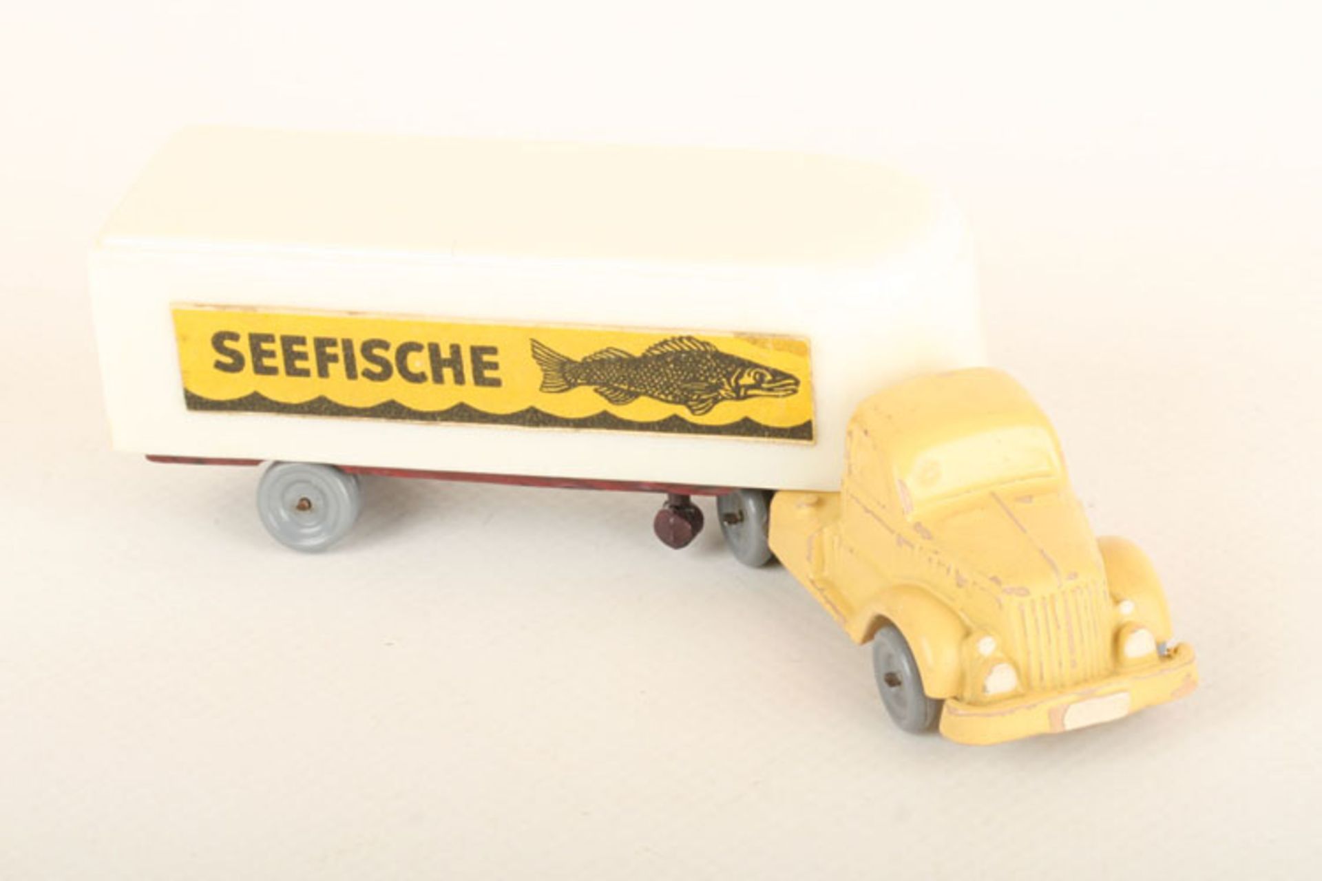 Wiking White Koffersattelzug "Seefische" lackiert 520/4, Zugmaschine hellgelb lackiert (Grundfarbe