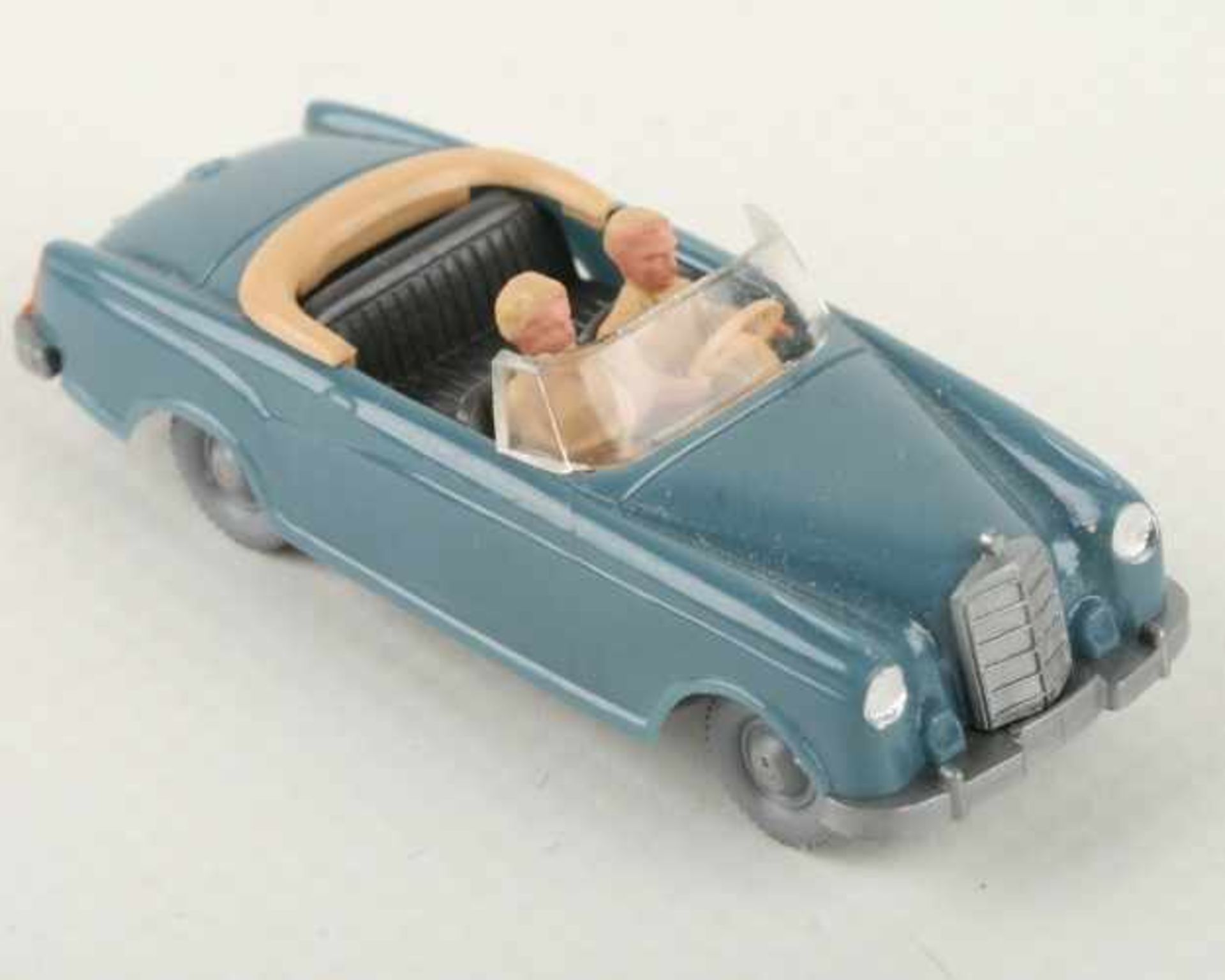 Wiking Mercedes 220 Cabrio h'azurblau mit Figuren 143/3g, neuwertig