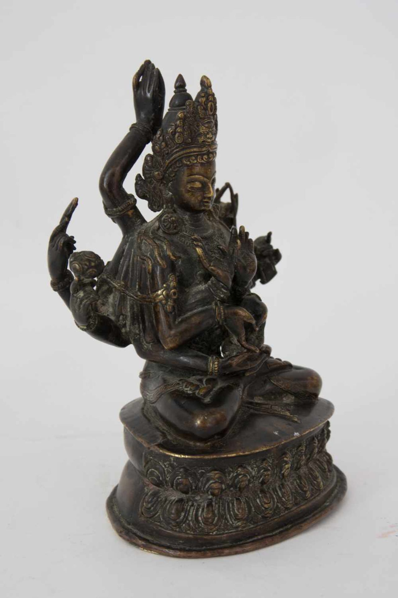 AVALOKITESVARA BODHISATTVA FIGURE, bronze, eastern Asia. A bronze Avalokitesvara Bodhisattva figure, - Bild 6 aus 7