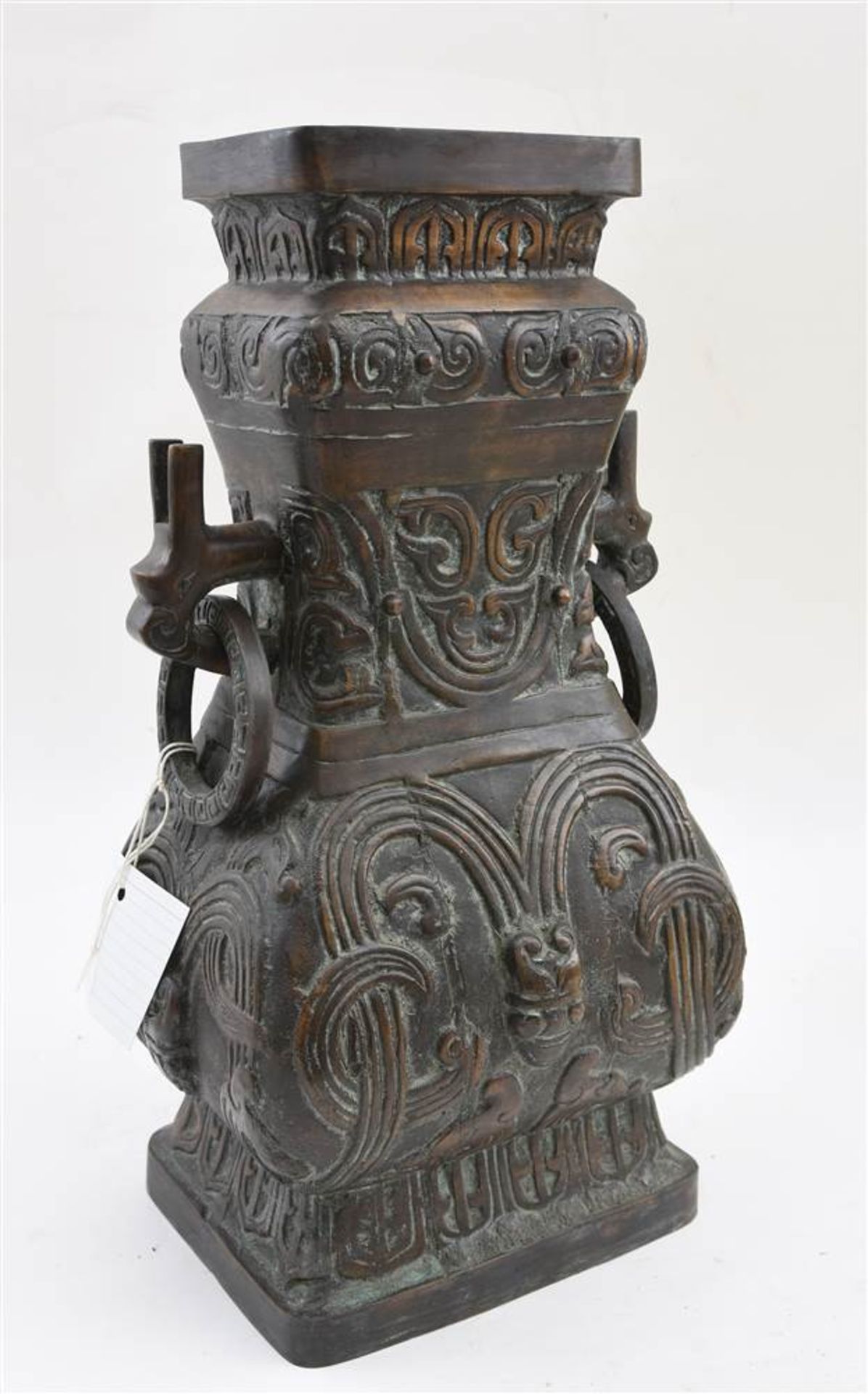 BRONZEVASE, Bronze ziseliert, Hongkong spätes 20. Jahrhundert In Hongkong angefertigte Vase aus - Bild 2 aus 2