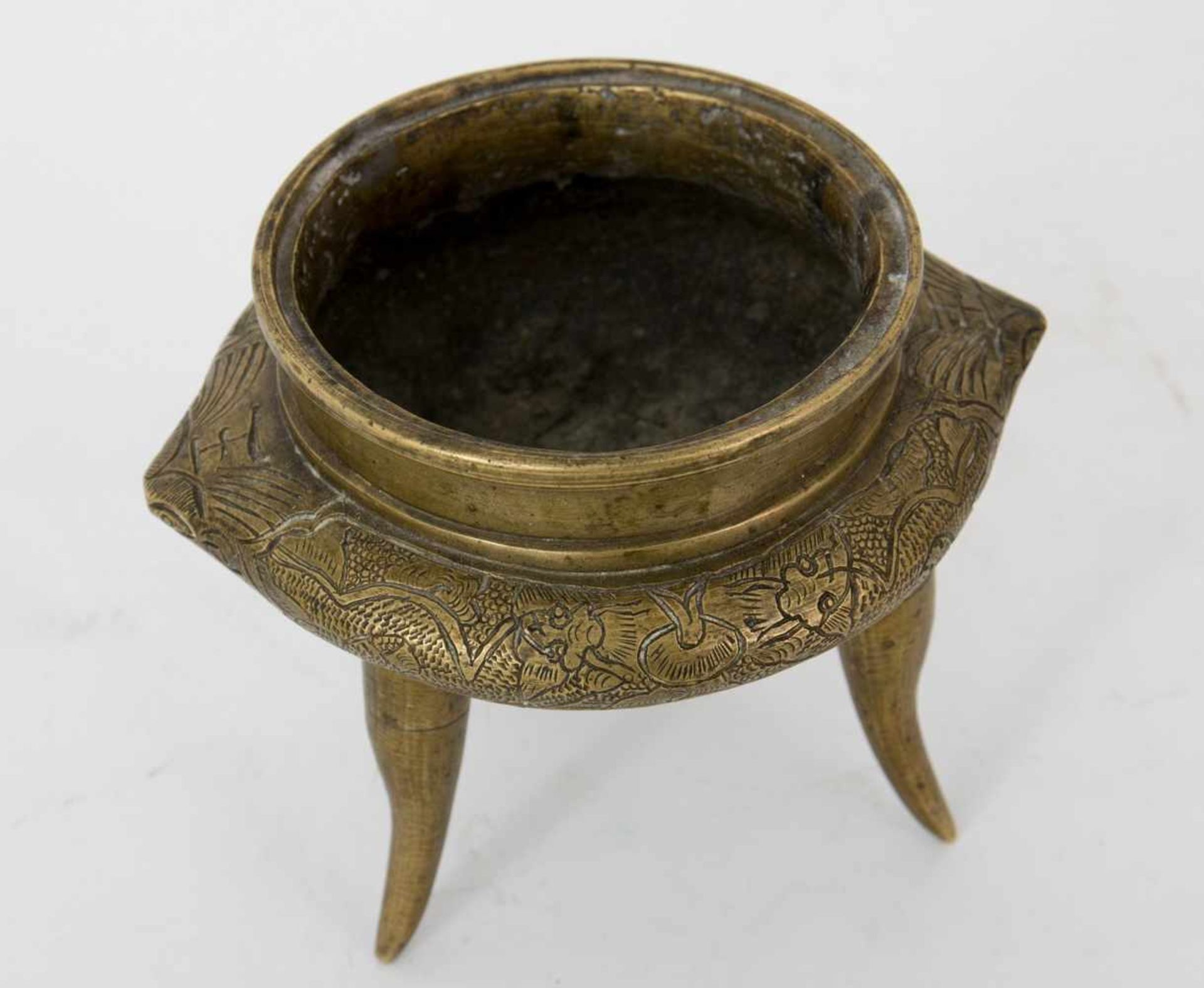 KONVOLUT, vier orientalische Objekte, Metall/Bronze, 20. Jahrhundert. Vier Objekte aus dem Orient, - Bild 16 aus 25