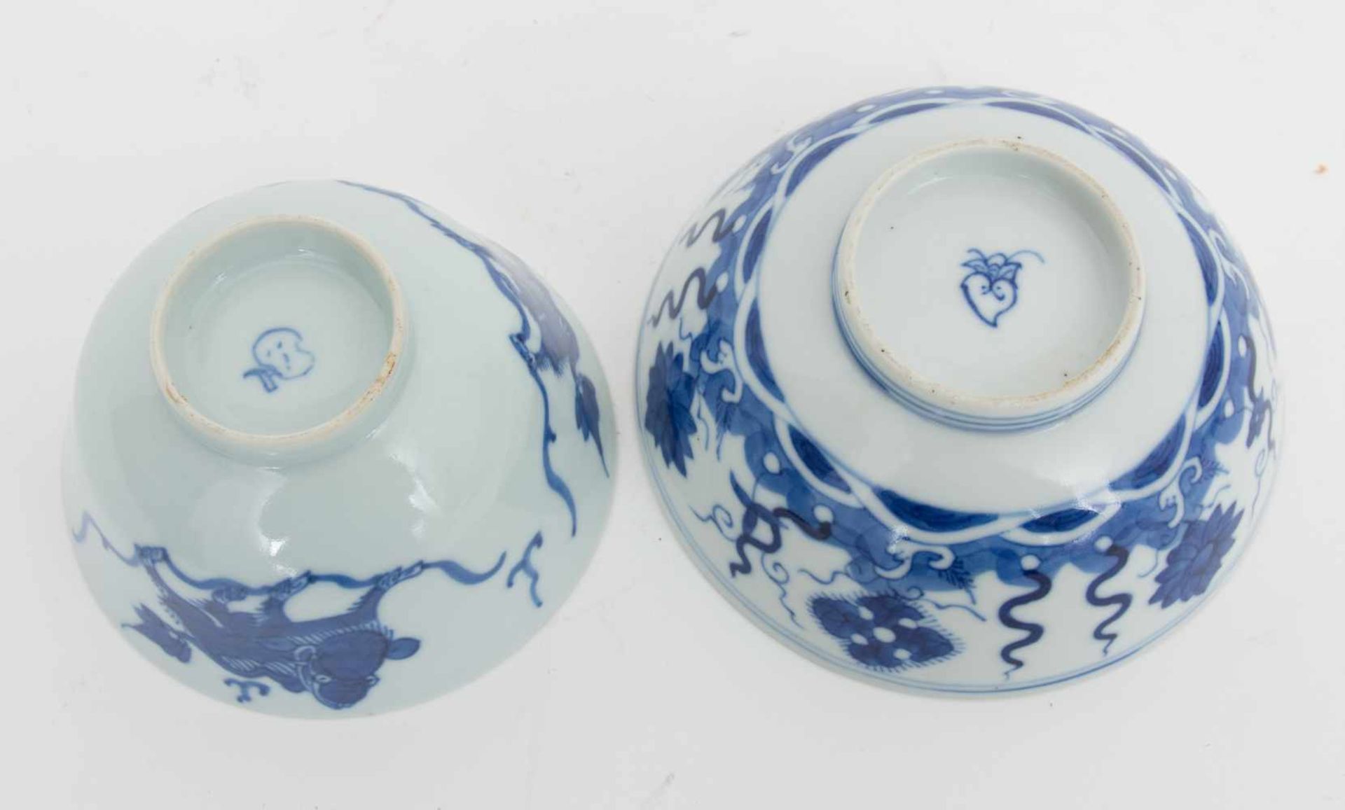 2 PORZELLAN SCHÄLCHEN, China 20. Jahrhundert. Zwei chinesische Porzellanschälchen mit - Image 2 of 5