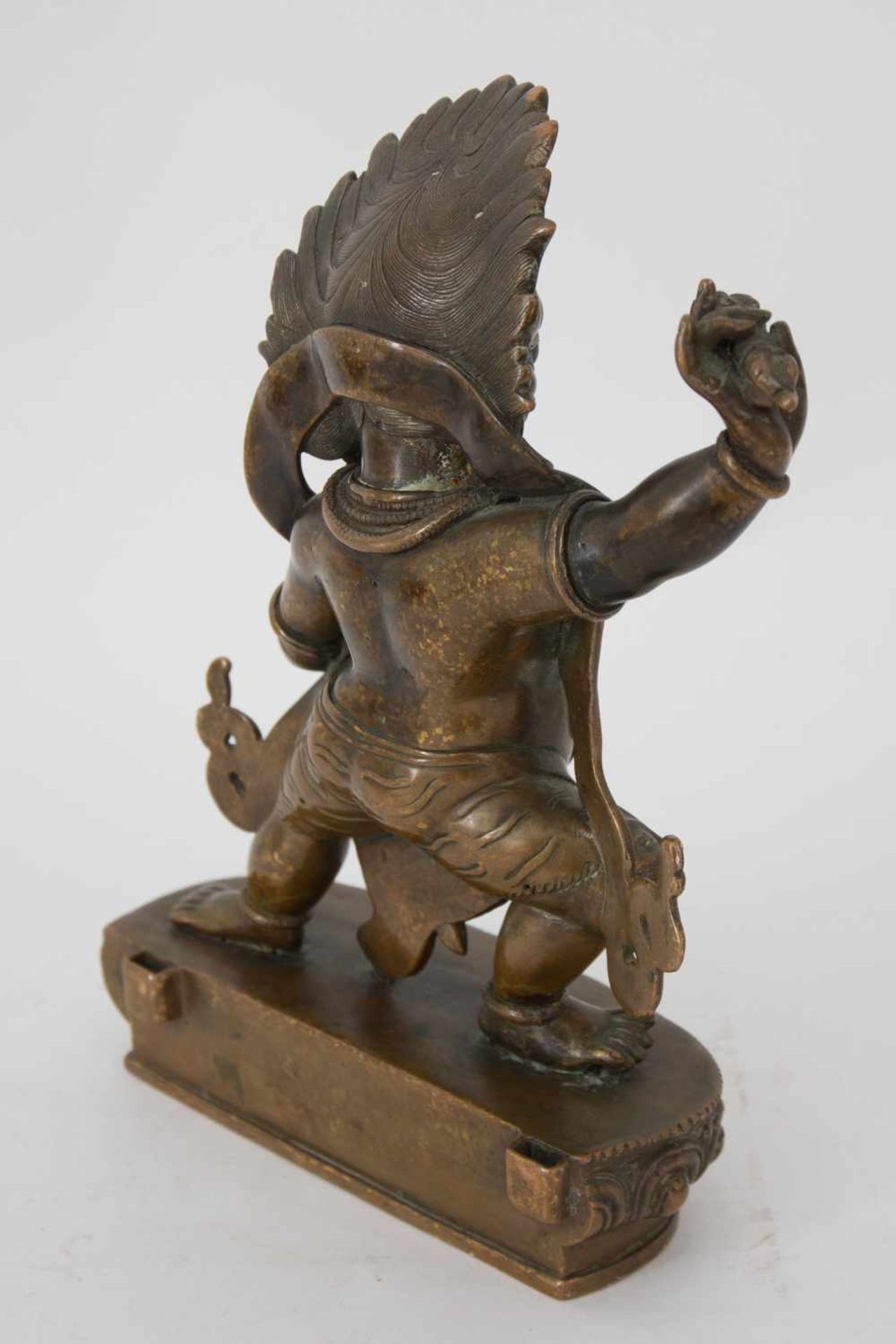 FIGUR DES MAHAKALA MIT ZWEI ARMEN, Bronze, Nepal Eine bronzene Figur, die die buddhistische Gottheit - Image 3 of 6