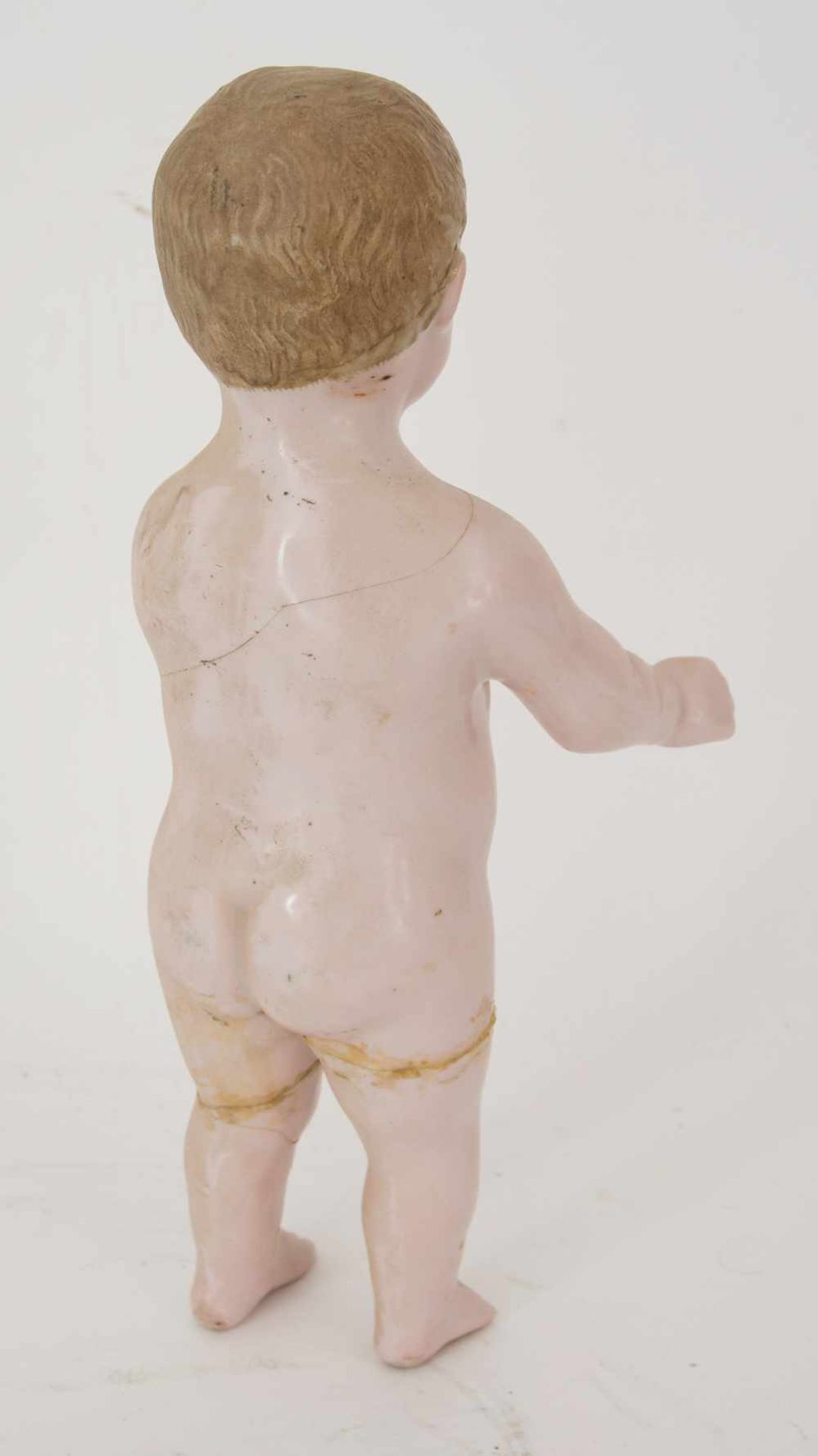 ANTIQUE PORCELAIN FIGURE Beschreibung Antique porcelain figure modelled as a baby, 12 x 28 cm. - Image 5 of 7