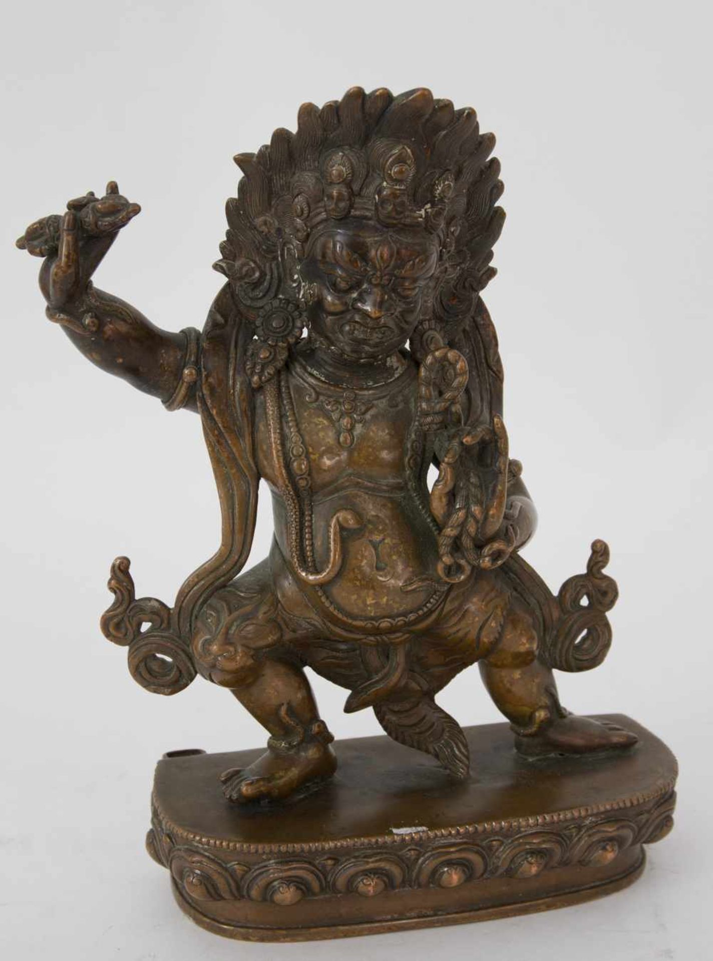 FIGUR DES MAHAKALA MIT ZWEI ARMEN, Bronze, Nepal Eine bronzene Figur, die die buddhistische Gottheit