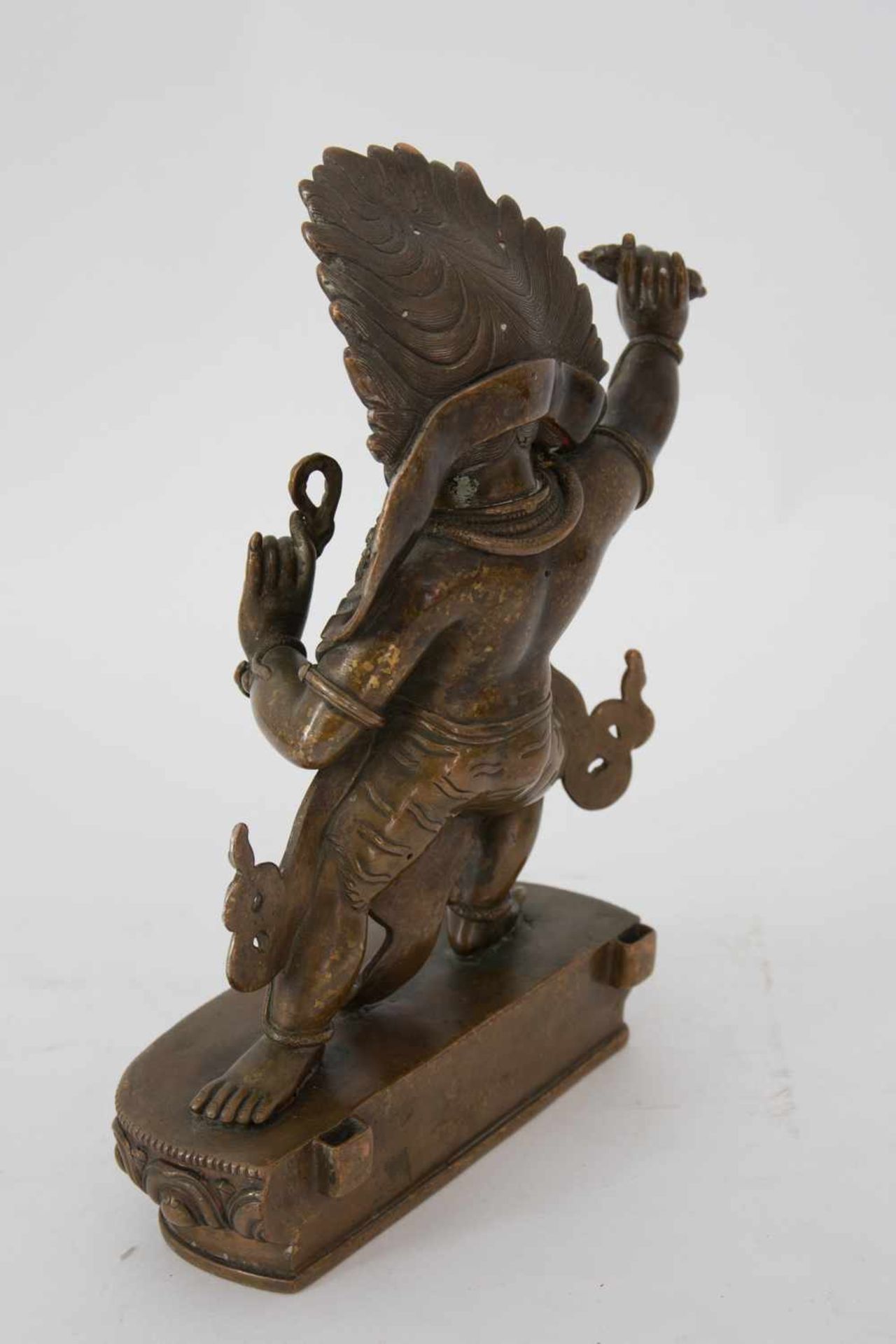 FIGUR DES MAHAKALA MIT ZWEI ARMEN, Bronze, Nepal Eine bronzene Figur, die die buddhistische Gottheit - Image 4 of 6